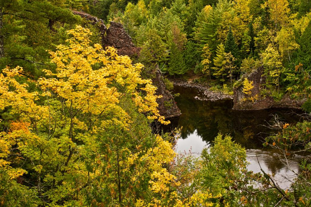 Devil's Gate in Copper Falls State Park during the fall